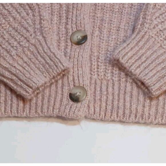 Old Navy Womens V Neck Cropped Fuzzy Cardigan Pale Pink Sweater Poly Blend NWT - Picture 8 of 9